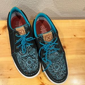 Twisted X Embossed Leather Size 9